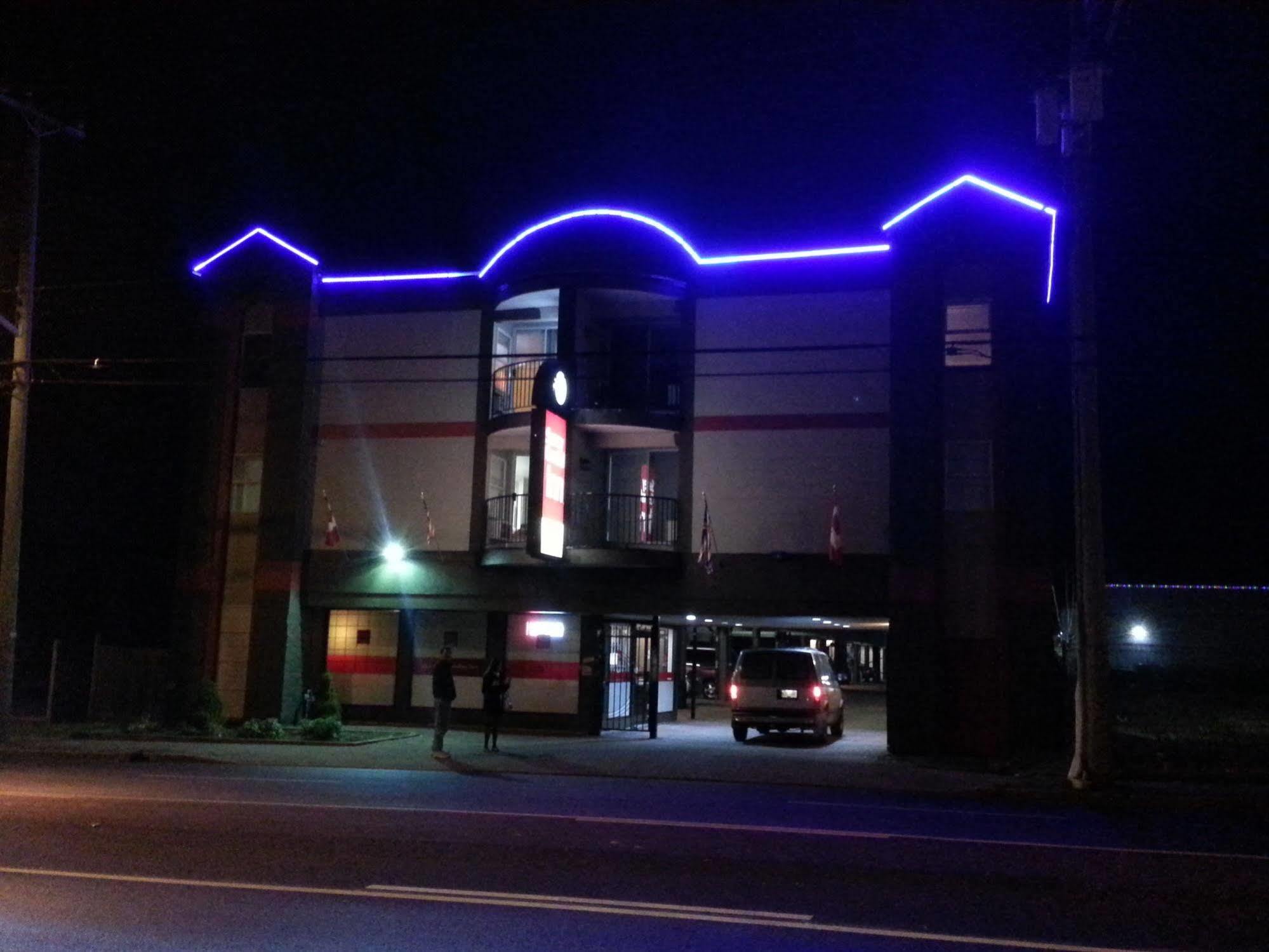 Travelodge By Wyndham Surrey Exterior photo